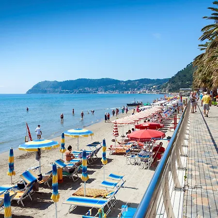 Attico Bellavista Mare Sea View Отель Алассио