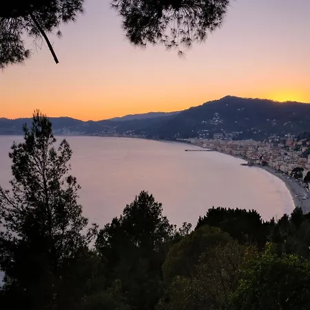 Отель Attico Bellavista Mare Sea View Алассио